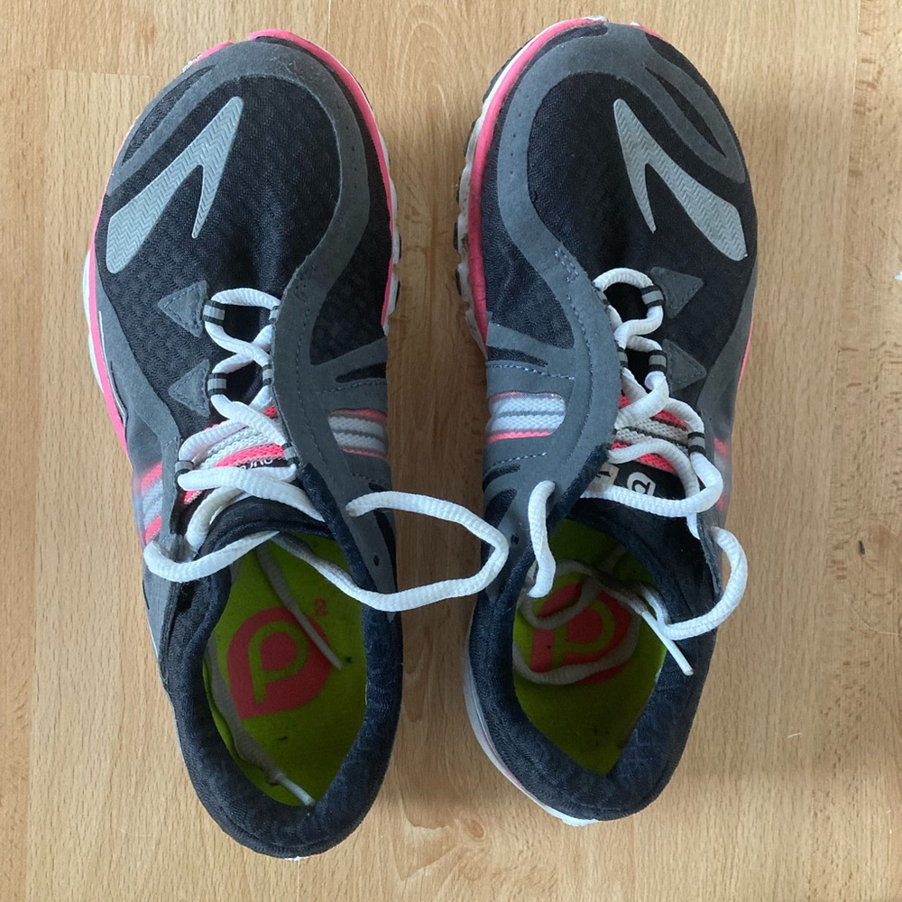Brooks Puredrift black & pink running shoes